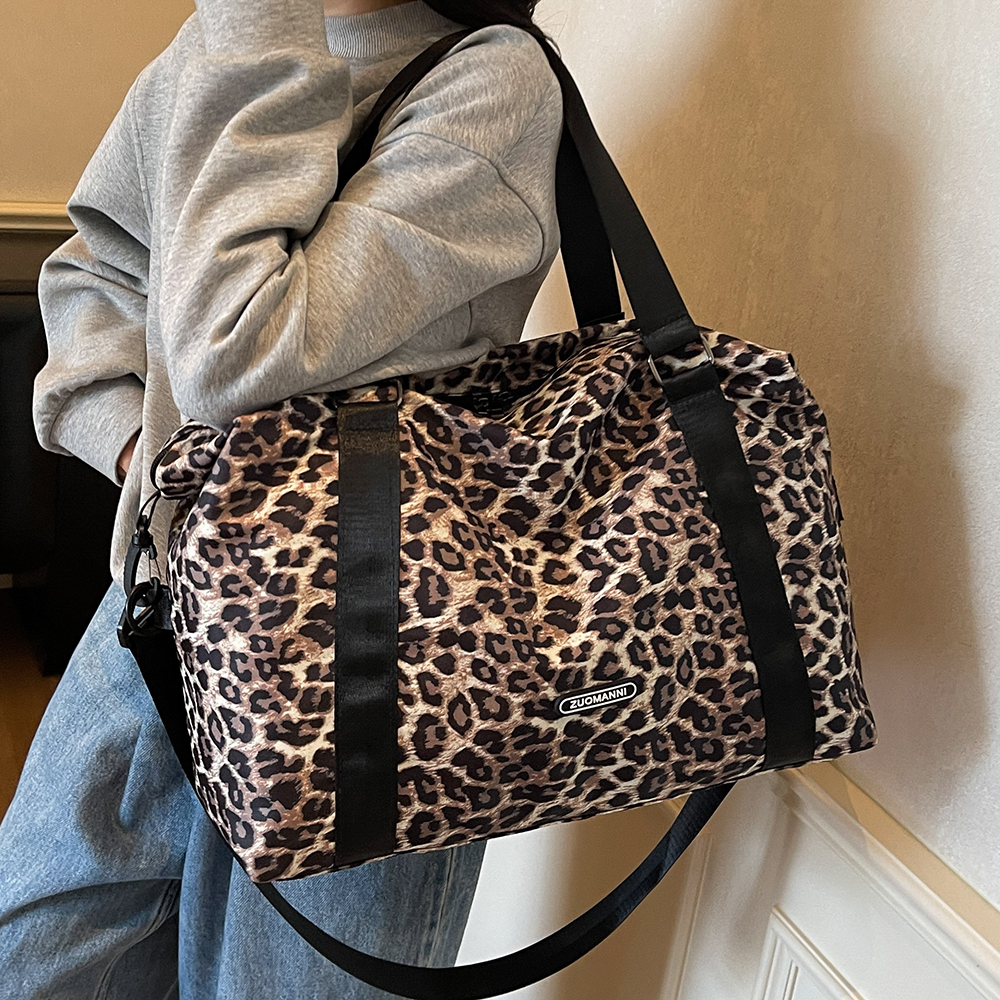 Leopard Printing Travel Duffel - Sports Equipment Storage บทวิจารณ์และราคา